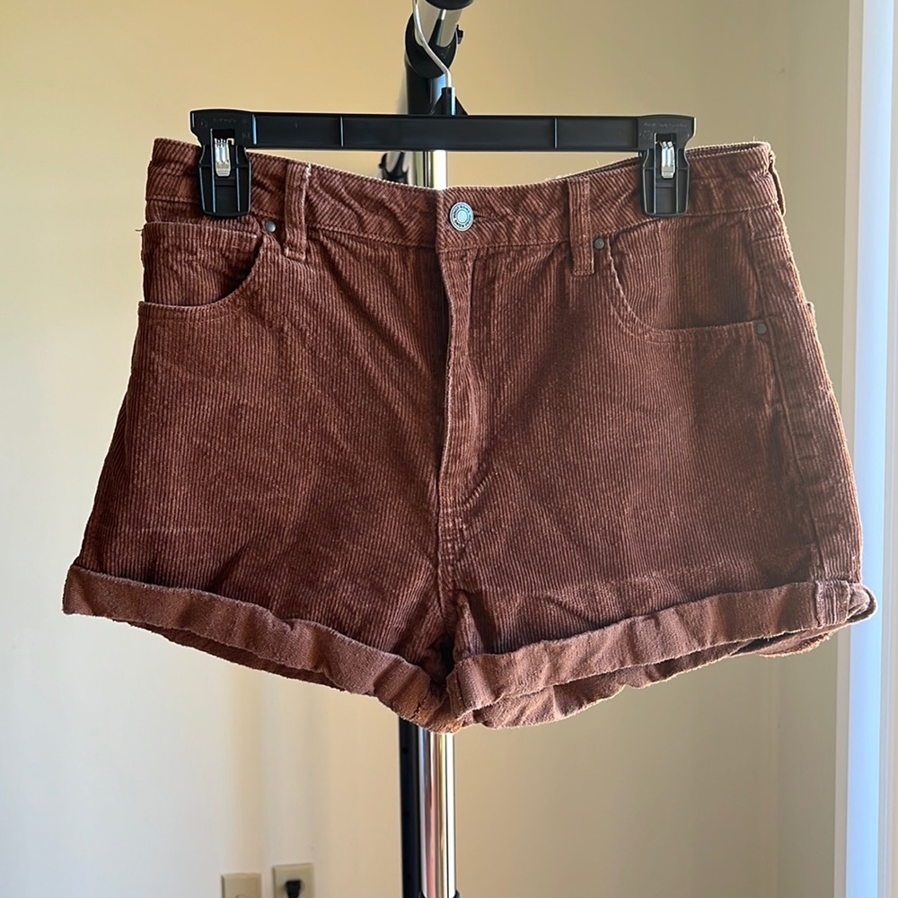 Brown shorts. Size 28